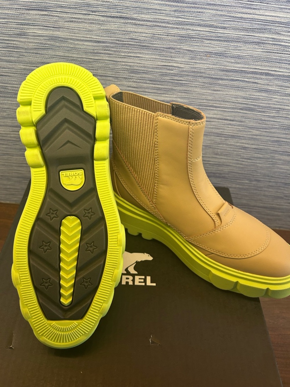 NWT Sorel Caribou Waterproof Chelsea boot 8.5 or 9 canoe green women’s - Picture 8 of 8